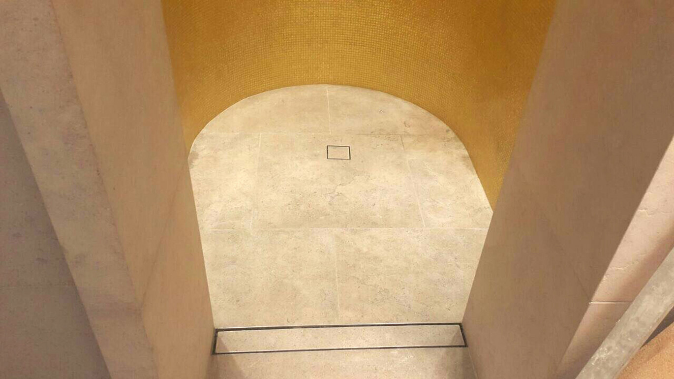 [Translate to العربية:] ACO Tile-type shower channel & floor drain
